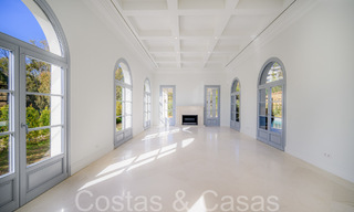 Villa de luxe au design moderne et méditerranéen, prête à être emménagée, à vendre dans une zone de golf très prisée à Nueva Andalucia, Marbella. 64241 
