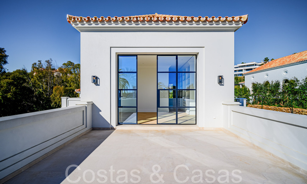Villa de luxe au design moderne et méditerranéen, prête à être emménagée, à vendre dans une zone de golf très prisée à Nueva Andalucia, Marbella. 64255