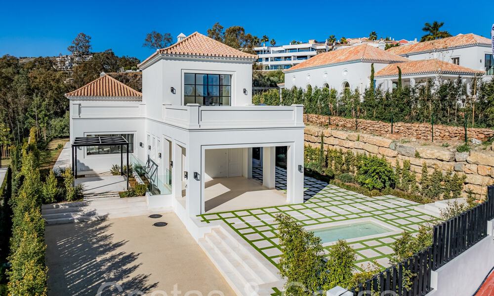 Villa de luxe au design moderne et méditerranéen, prête à être emménagée, à vendre dans une zone de golf très prisée à Nueva Andalucia, Marbella. 64256