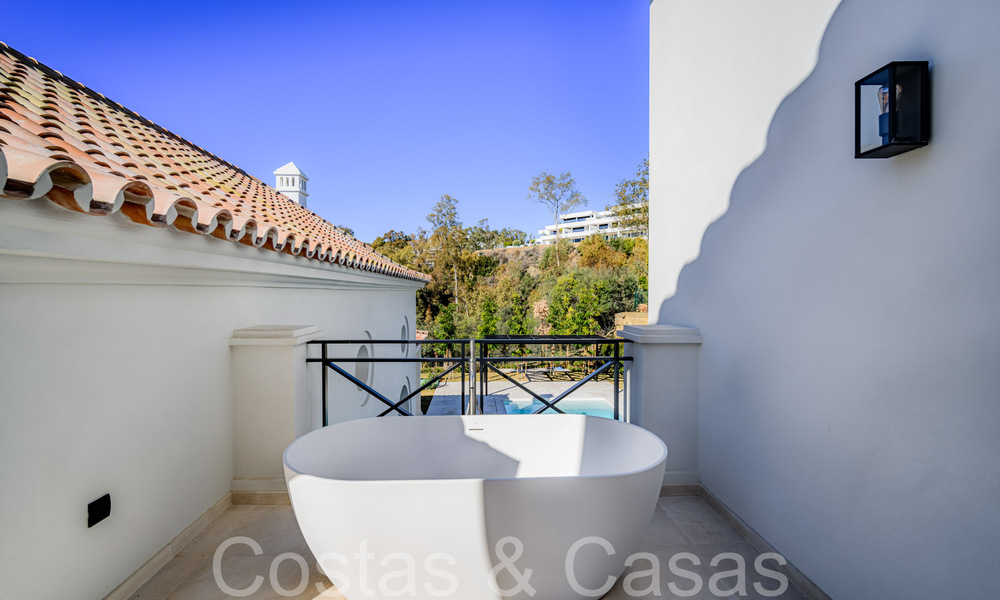 Villa de luxe au design moderne et méditerranéen, prête à être emménagée, à vendre dans une zone de golf très prisée à Nueva Andalucia, Marbella. 64257