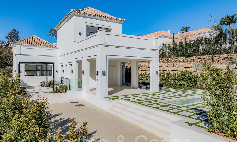 Villa de luxe au design moderne et méditerranéen, prête à être emménagée, à vendre dans une zone de golf très prisée à Nueva Andalucia, Marbella. 64258