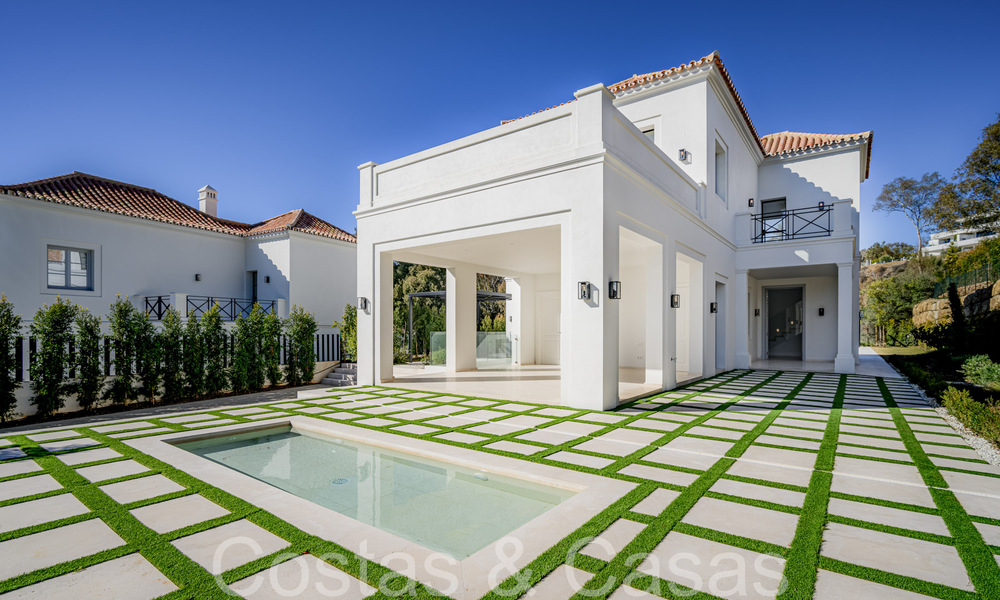 Villa de luxe au design moderne et méditerranéen, prête à être emménagée, à vendre dans une zone de golf très prisée à Nueva Andalucia, Marbella. 64268