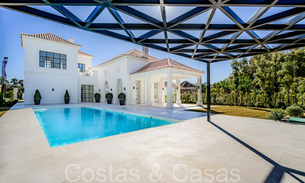 Villa de luxe au design moderne et méditerranéen, prête à être emménagée, à vendre dans une zone de golf très prisée à Nueva Andalucia, Marbella. 64271