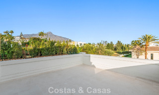 Villa de luxe au design moderne et méditerranéen, prête à être emménagée, à vendre dans une zone de golf très prisée à Nueva Andalucia, Marbella. 774507 