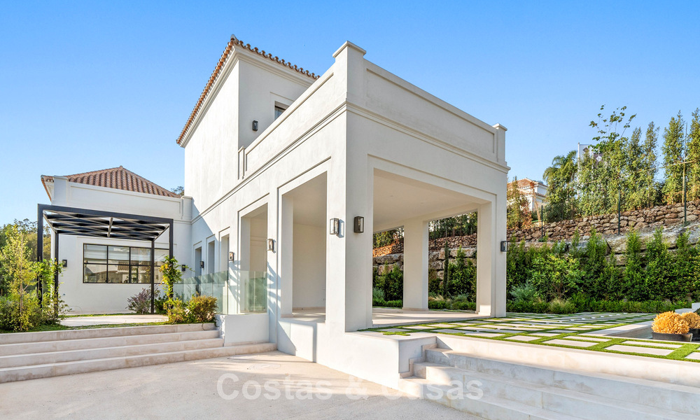 Villa de luxe au design moderne et méditerranéen, prête à être emménagée, à vendre dans une zone de golf très prisée à Nueva Andalucia, Marbella. 774508