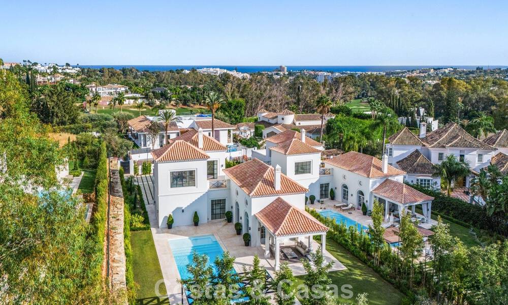 Villa de luxe au design moderne et méditerranéen, prête à être emménagée, à vendre dans une zone de golf très prisée à Nueva Andalucia, Marbella. 774510