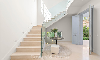Villa de luxe au design moderne et méditerranéen, prête à être emménagée, à vendre dans une zone de golf très prisée à Nueva Andalucia, Marbella. 774511 