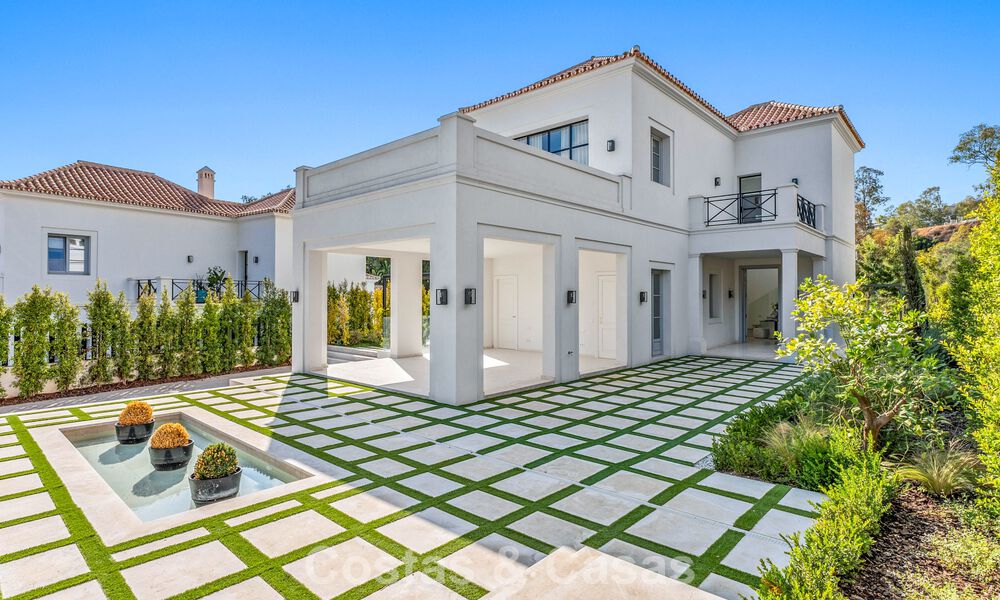 Villa de luxe au design moderne et méditerranéen, prête à être emménagée, à vendre dans une zone de golf très prisée à Nueva Andalucia, Marbella. 774513