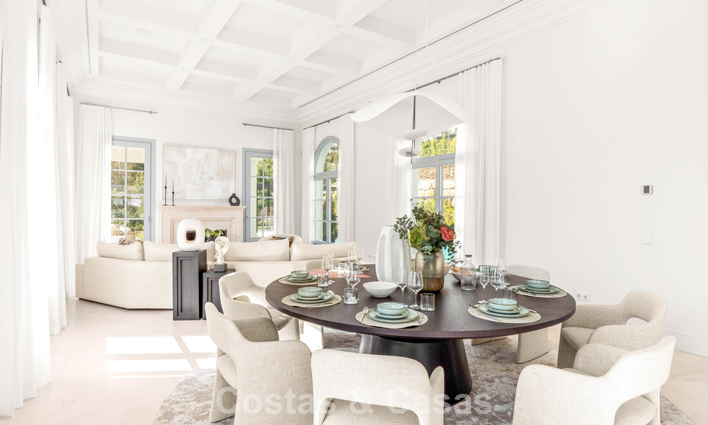 Villa de luxe au design moderne et méditerranéen, prête à être emménagée, à vendre dans une zone de golf très prisée à Nueva Andalucia, Marbella. 774517