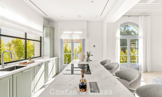 Villa de luxe au design moderne et méditerranéen, prête à être emménagée, à vendre dans une zone de golf très prisée à Nueva Andalucia, Marbella. 774520 