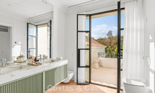 Villa de luxe au design moderne et méditerranéen, prête à être emménagée, à vendre dans une zone de golf très prisée à Nueva Andalucia, Marbella. 774528 