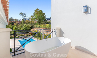 Villa de luxe au design moderne et méditerranéen, prête à être emménagée, à vendre dans une zone de golf très prisée à Nueva Andalucia, Marbella. 774529 
