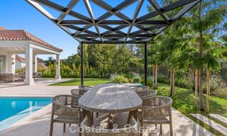 Villa de luxe au design moderne et méditerranéen, prête à être emménagée, à vendre dans une zone de golf très prisée à Nueva Andalucia, Marbella. 774535 
