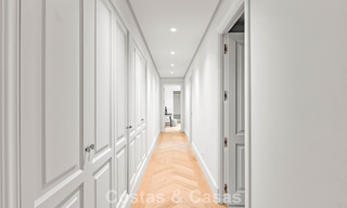 Villa de luxe au design moderne et méditerranéen, prête à être emménagée, à vendre dans une zone de golf très prisée à Nueva Andalucia, Marbella. 774539 