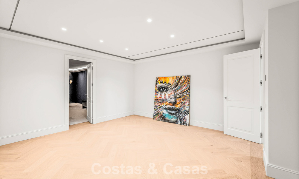 Villa de luxe au design moderne et méditerranéen, prête à être emménagée, à vendre dans une zone de golf très prisée à Nueva Andalucia, Marbella. 774541