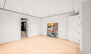 Villa de luxe au design moderne et méditerranéen, prête à être emménagée, à vendre dans une zone de golf très prisée à Nueva Andalucia, Marbella. 774541 