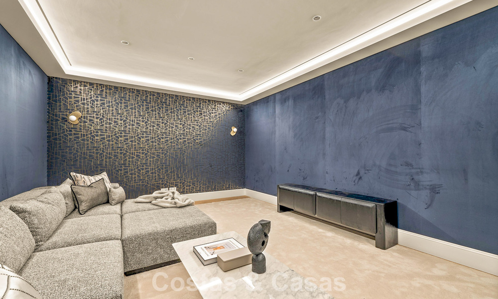 Villa de luxe au design moderne et méditerranéen, prête à être emménagée, à vendre dans une zone de golf très prisée à Nueva Andalucia, Marbella. 774542