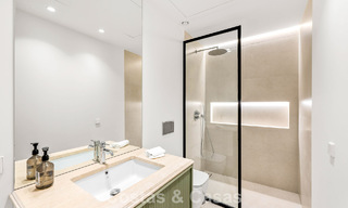 Villa de luxe au design moderne et méditerranéen, prête à être emménagée, à vendre dans une zone de golf très prisée à Nueva Andalucia, Marbella. 774543 