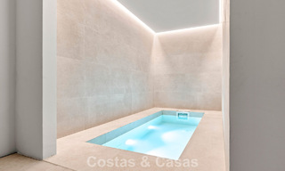 Villa de luxe au design moderne et méditerranéen, prête à être emménagée, à vendre dans une zone de golf très prisée à Nueva Andalucia, Marbella. 774544 