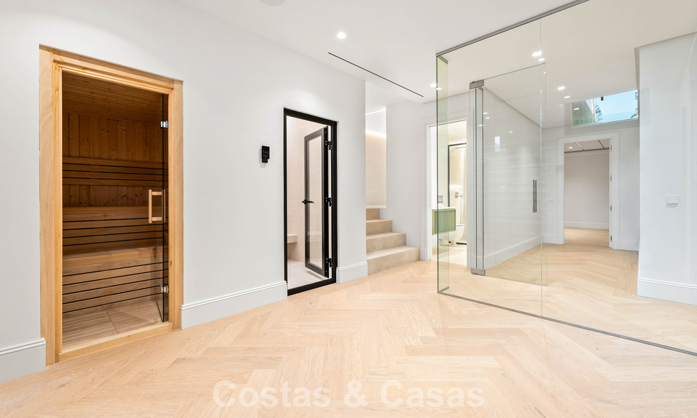 Villa de luxe au design moderne et méditerranéen, prête à être emménagée, à vendre dans une zone de golf très prisée à Nueva Andalucia, Marbella. 774546