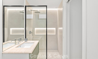 Villa de luxe au design moderne et méditerranéen, prête à être emménagée, à vendre dans une zone de golf très prisée à Nueva Andalucia, Marbella. 774548 