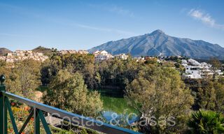 Appartement de luxe sophistiqué avec vue sur le lac, la montagne et la mer à vendre à Nueva Andalucia, Marbella 64465 
