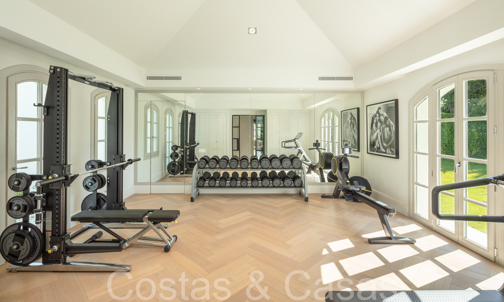 Superbe villa de luxe avec un style architectural méditerranéen moderne à vendre, première ligne de golf à Nueva Andalucia, Marbella 64496