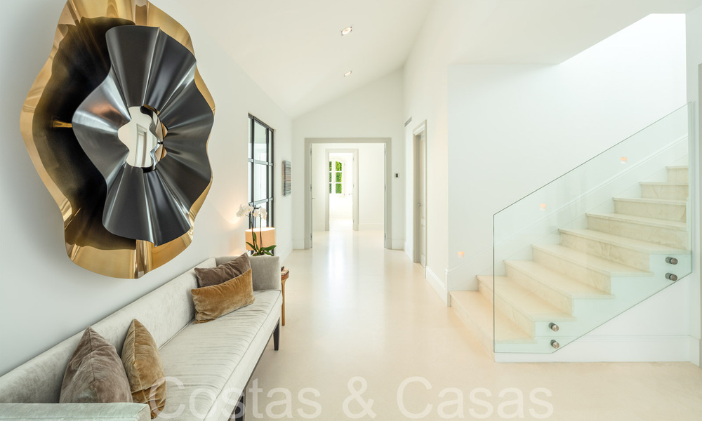 Superbe villa de luxe avec un style architectural méditerranéen moderne à vendre, première ligne de golf à Nueva Andalucia, Marbella 64497