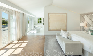 Superbe villa de luxe avec un style architectural méditerranéen moderne à vendre, première ligne de golf à Nueva Andalucia, Marbella 64501 