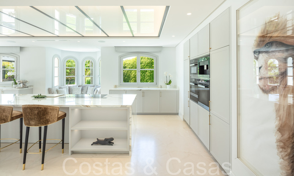 Superbe villa de luxe avec un style architectural méditerranéen moderne à vendre, première ligne de golf à Nueva Andalucia, Marbella 64513