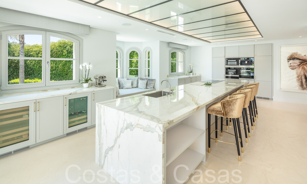 Superbe villa de luxe avec un style architectural méditerranéen moderne à vendre, première ligne de golf à Nueva Andalucia, Marbella 64517