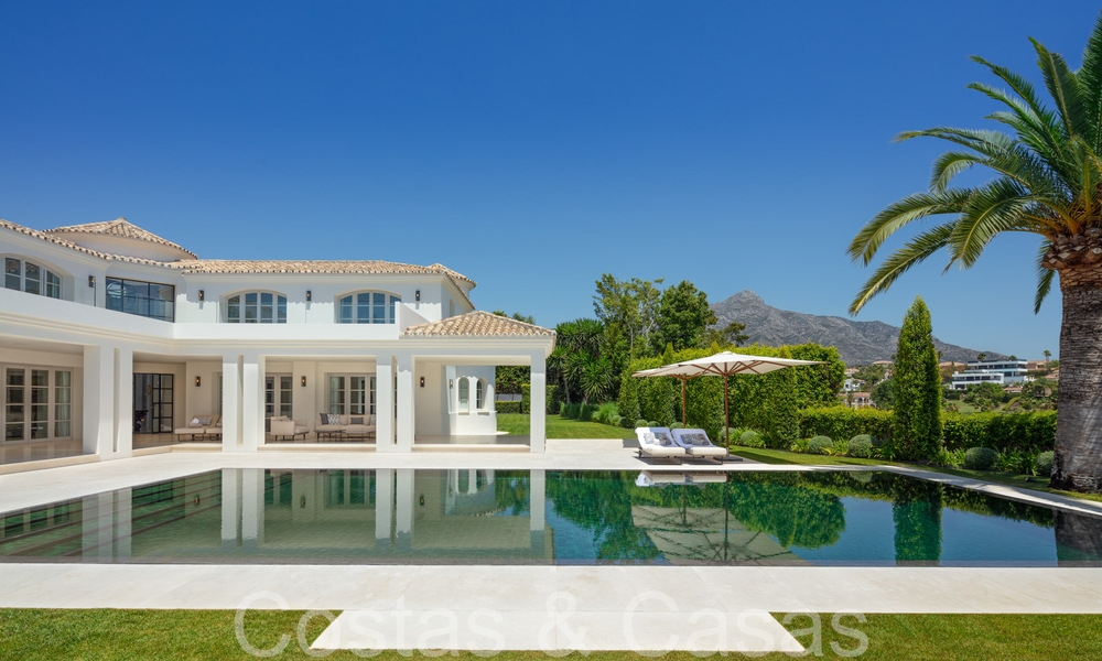 Superbe villa de luxe avec un style architectural méditerranéen moderne à vendre, première ligne de golf à Nueva Andalucia, Marbella 64520