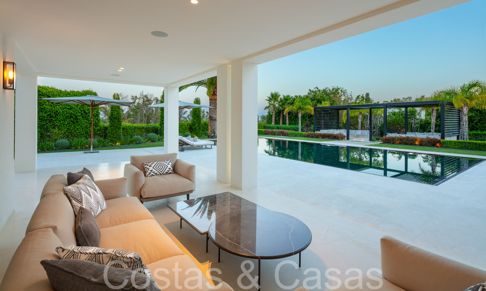 Superbe villa de luxe avec un style architectural méditerranéen moderne à vendre, première ligne de golf à Nueva Andalucia, Marbella 64522