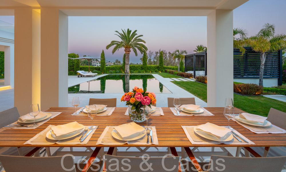 Superbe villa de luxe avec un style architectural méditerranéen moderne à vendre, première ligne de golf à Nueva Andalucia, Marbella 64524