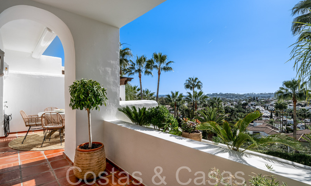 Charmant appartement à vendre avec vue panoramique sur la vallée et la mer à Nueva Andalucia, Marbella 64600