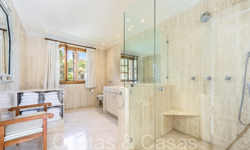 Villa de luxe traditionnelle au charme andalou à vendre dans la vallée du golf de Nueva Andalucia, Marbella 64159