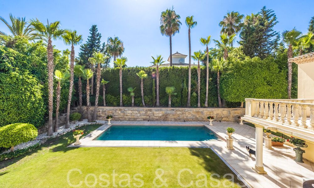 Villa de luxe traditionnelle au charme andalou à vendre dans la vallée du golf de Nueva Andalucia, Marbella 64161