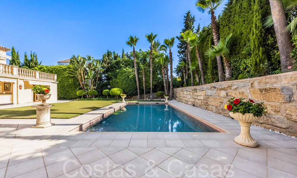 Villa de luxe traditionnelle au charme andalou à vendre dans la vallée du golf de Nueva Andalucia, Marbella 64163