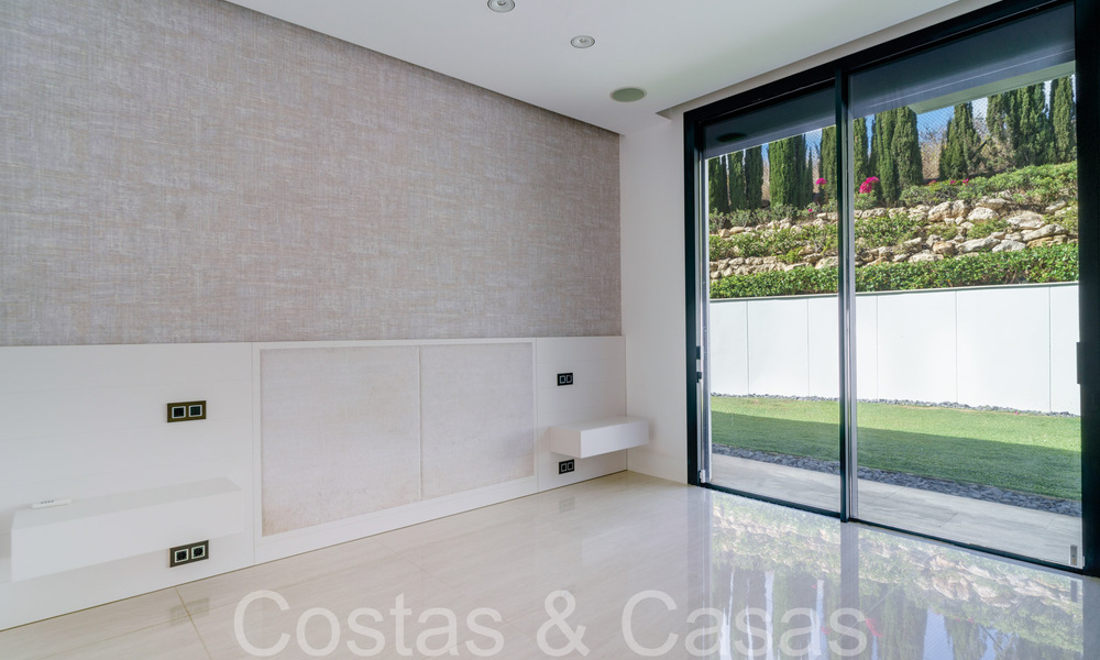 Nouvelle villa de luxe avec un style architectural avancé à vendre dans la vallée du golf de Nueva Andalucia, Marbella 64527