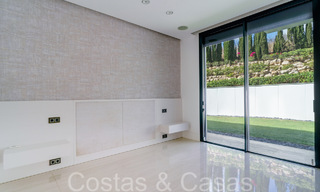 Nouvelle villa de luxe avec un style architectural avancé à vendre dans la vallée du golf de Nueva Andalucia, Marbella 64527 