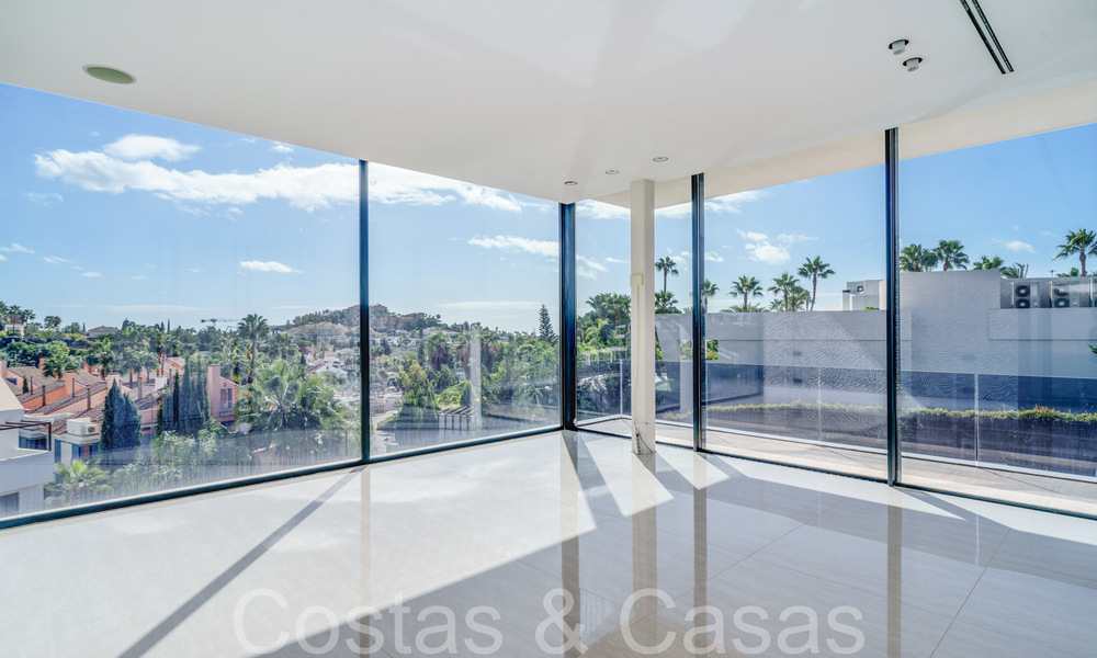 Nouvelle villa de luxe avec un style architectural avancé à vendre dans la vallée du golf de Nueva Andalucia, Marbella 64528