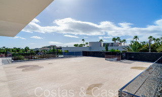 Nouvelle villa de luxe avec un style architectural avancé à vendre dans la vallée du golf de Nueva Andalucia, Marbella 64530 
