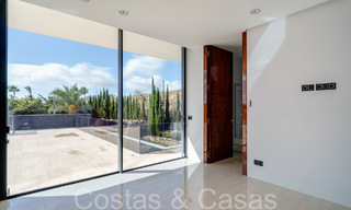 Nouvelle villa de luxe avec un style architectural avancé à vendre dans la vallée du golf de Nueva Andalucia, Marbella 64536 