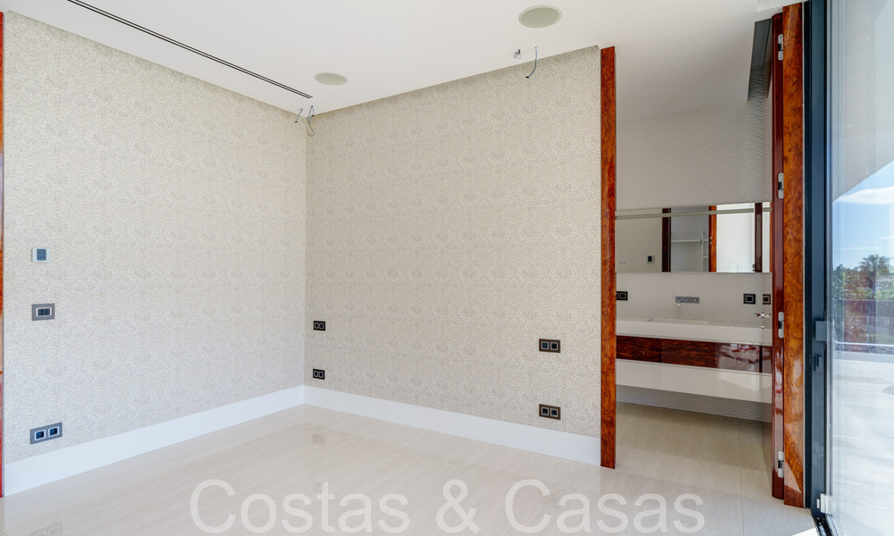 Nouvelle villa de luxe avec un style architectural avancé à vendre dans la vallée du golf de Nueva Andalucia, Marbella 64537