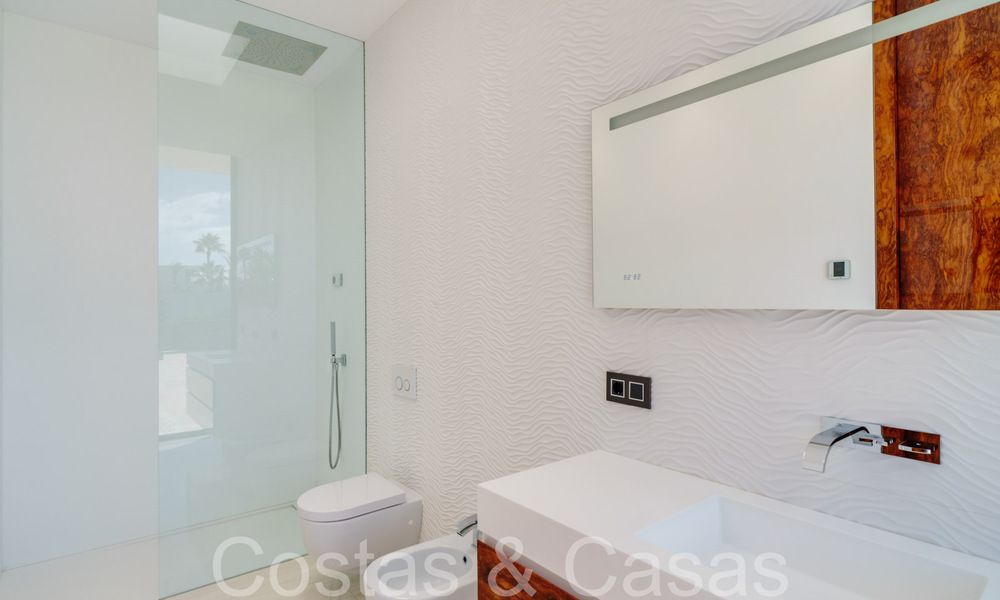 Nouvelle villa de luxe avec un style architectural avancé à vendre dans la vallée du golf de Nueva Andalucia, Marbella 64539
