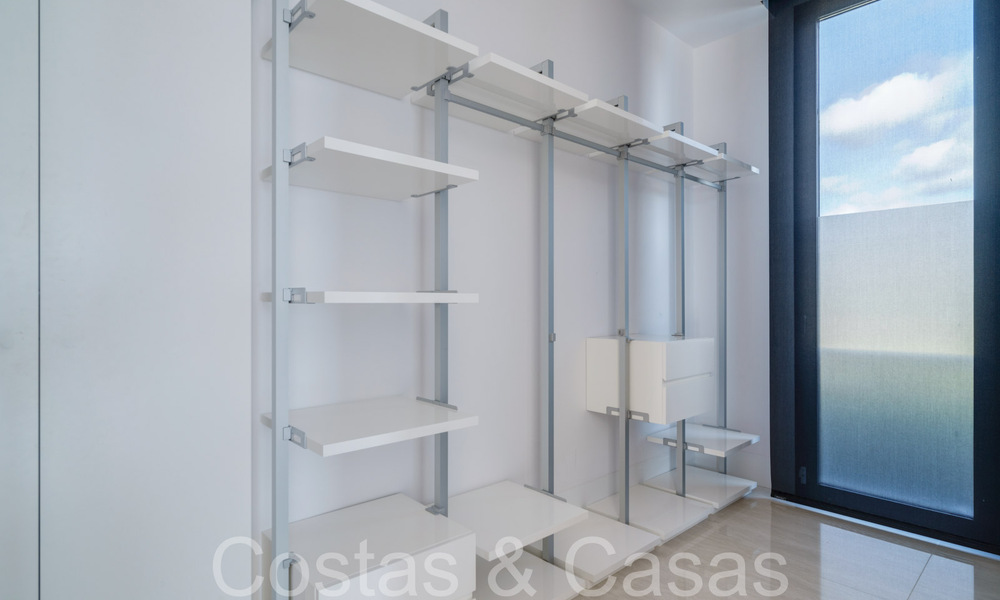 Nouvelle villa de luxe avec un style architectural avancé à vendre dans la vallée du golf de Nueva Andalucia, Marbella 64542