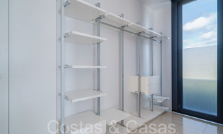 Nouvelle villa de luxe avec un style architectural avancé à vendre dans la vallée du golf de Nueva Andalucia, Marbella 64542 