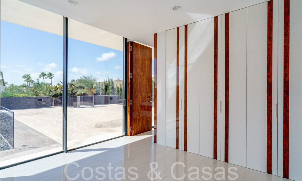 Nouvelle villa de luxe avec un style architectural avancé à vendre dans la vallée du golf de Nueva Andalucia, Marbella 64545