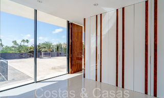 Nouvelle villa de luxe avec un style architectural avancé à vendre dans la vallée du golf de Nueva Andalucia, Marbella 64545 