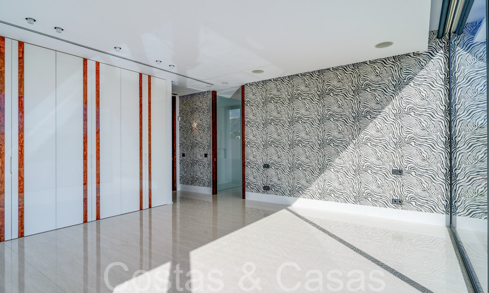 Nouvelle villa de luxe avec un style architectural avancé à vendre dans la vallée du golf de Nueva Andalucia, Marbella 64549